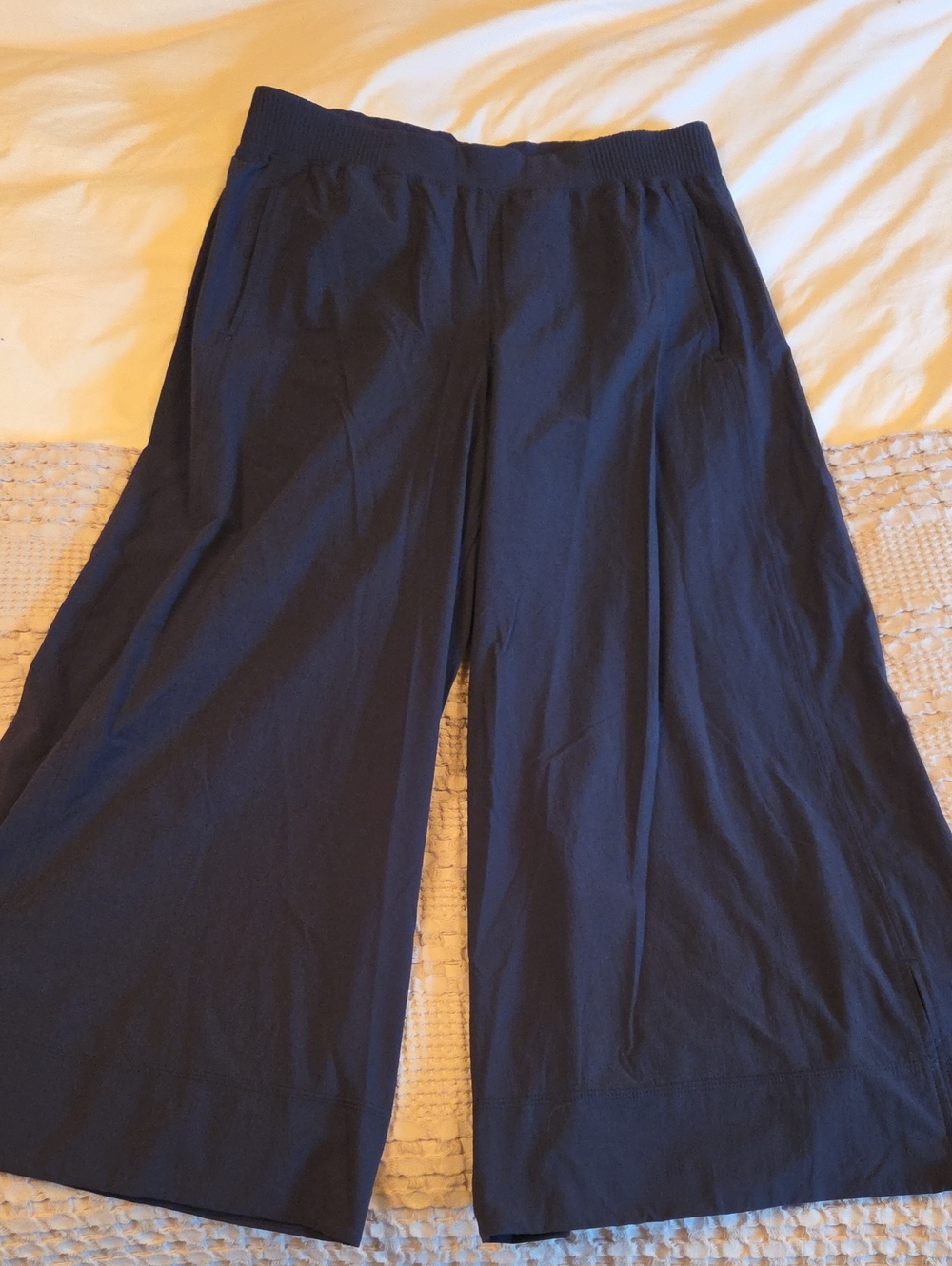 Wide Leg Lululemon Pull-On / Crop Pants in Navy Xl